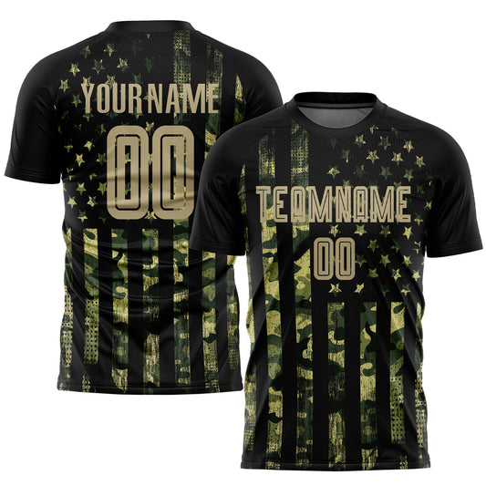 Camiseta de fútbol personalizada con diseño de camuflaje Vegas dorado y negro, con la bandera estadounidense, sublimada y con el saludo al servicio.