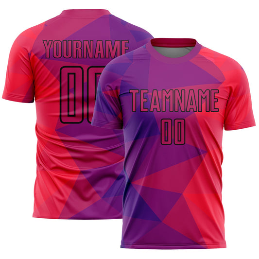 Camiseta de fútbol personalizada con sublimación de formas geométricas en morado, rojo y negro