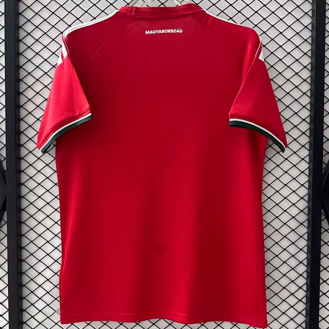 Camiseta local de Hungría