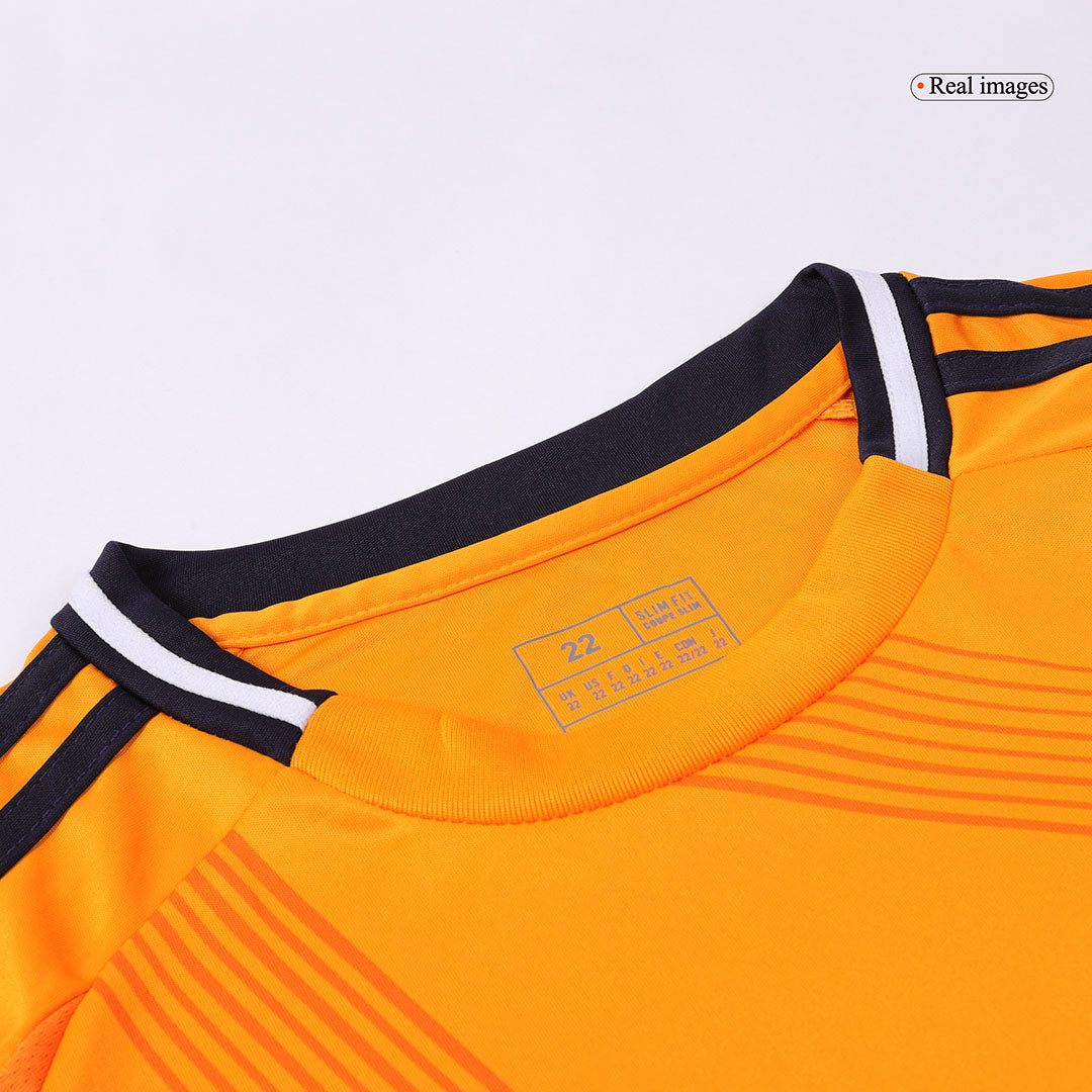 Kit de camiseta de fútbol visitante del Real Madrid para niños