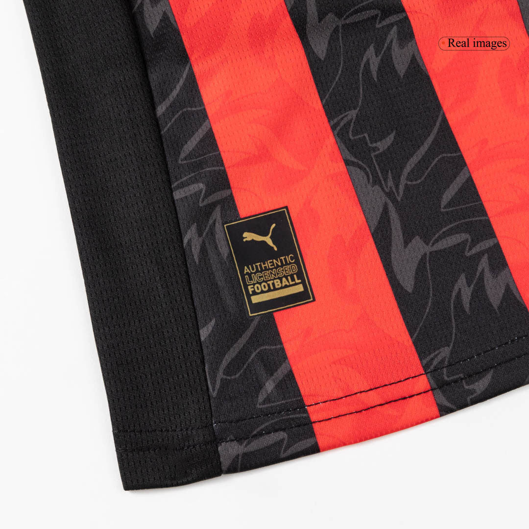 Kit de camiseta de fútbol local del AC Milan para niño (camiseta, pantalón corto y calcetines) 2025/26, rojo y negro
