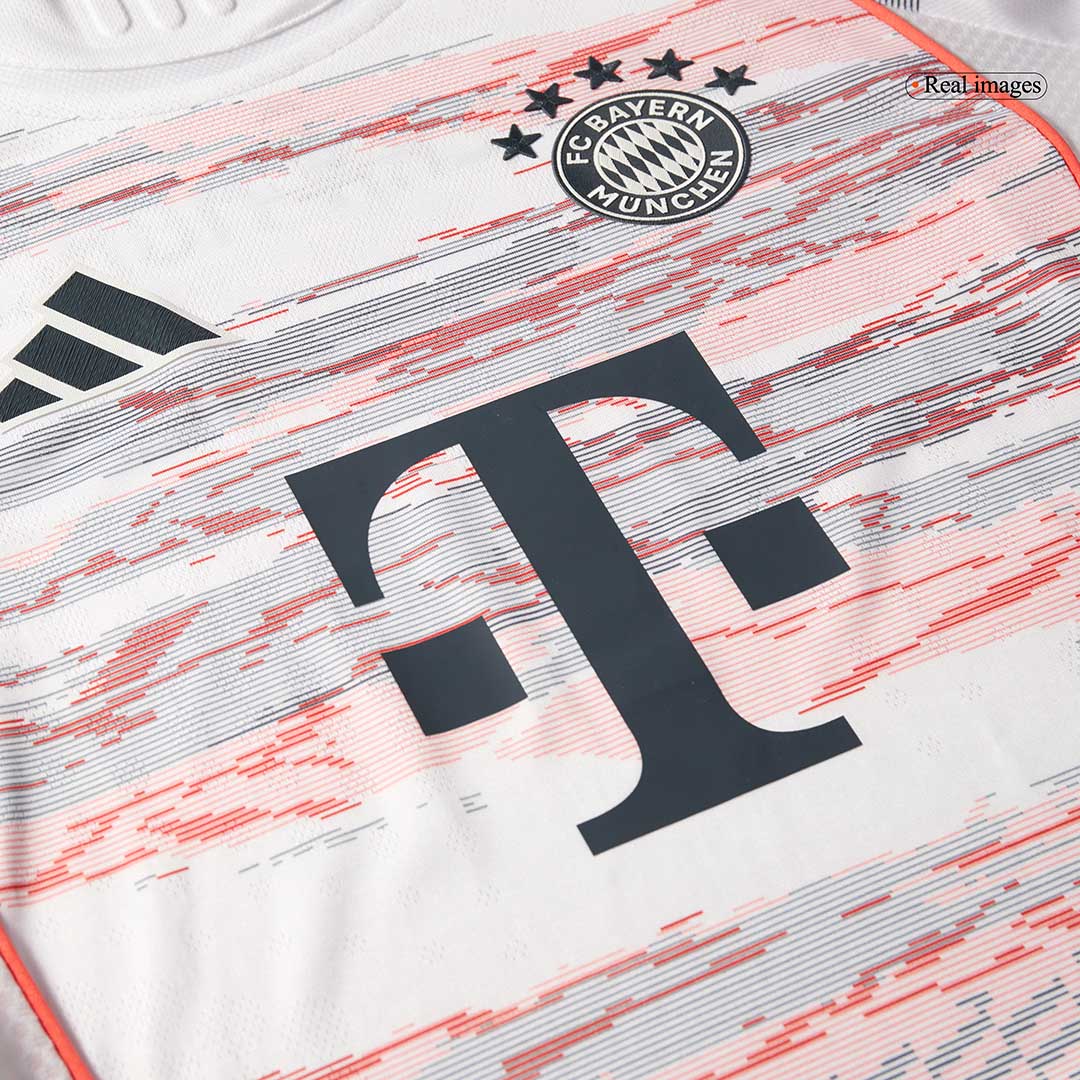 Camiseta de fútbol visitante auténtica del Bayern Múnich UPAMECANO #2 2025/26