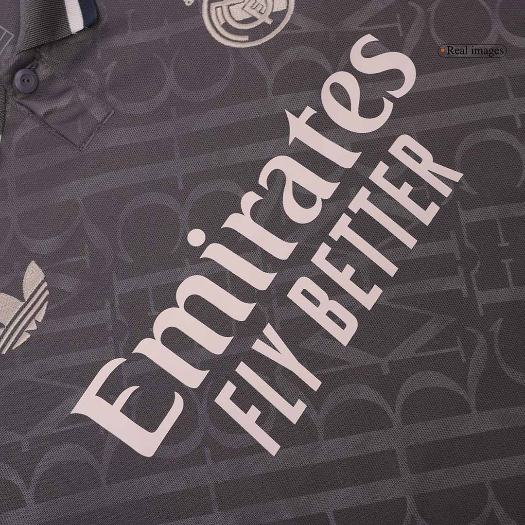 Camiseta de fútbol de la tercera equipación del Real Madrid