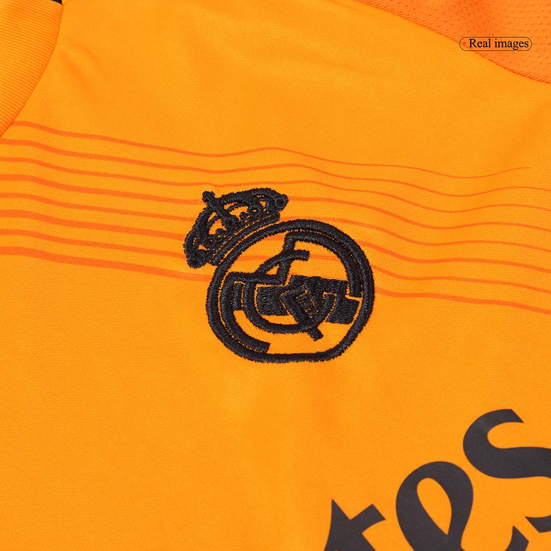 Kit de camiseta de fútbol visitante del Real Madrid para niños