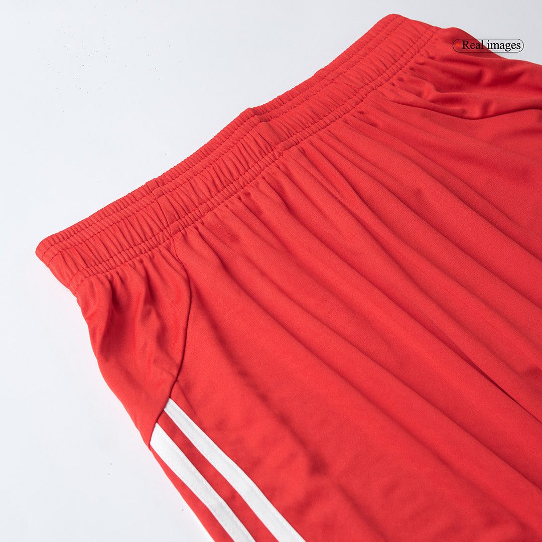 Kit de fútbol local del Bayern Múnich (Kit, pantalón corto y medias) 2025/26, color rojo