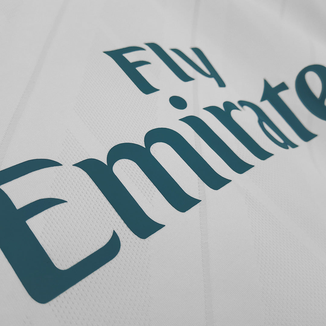 Camiseta de fútbol vintage de local ModriĆ #10 del Real Madrid 2017/18, manga larga