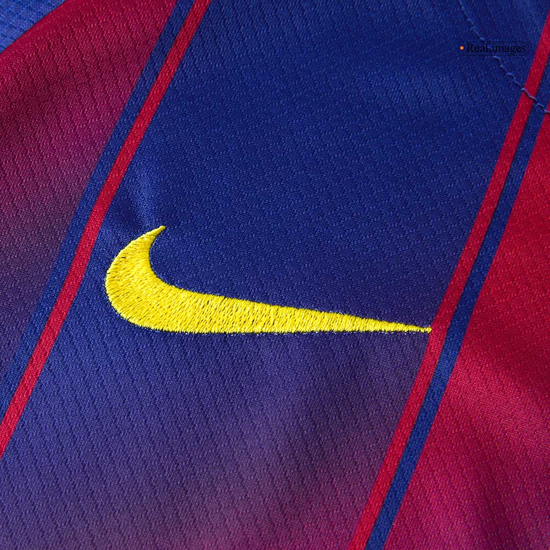 Kit de fútbol local del Barcelona para niños (camiseta, pantalón corto y calcetines) 2025/26 (rojo y azul)