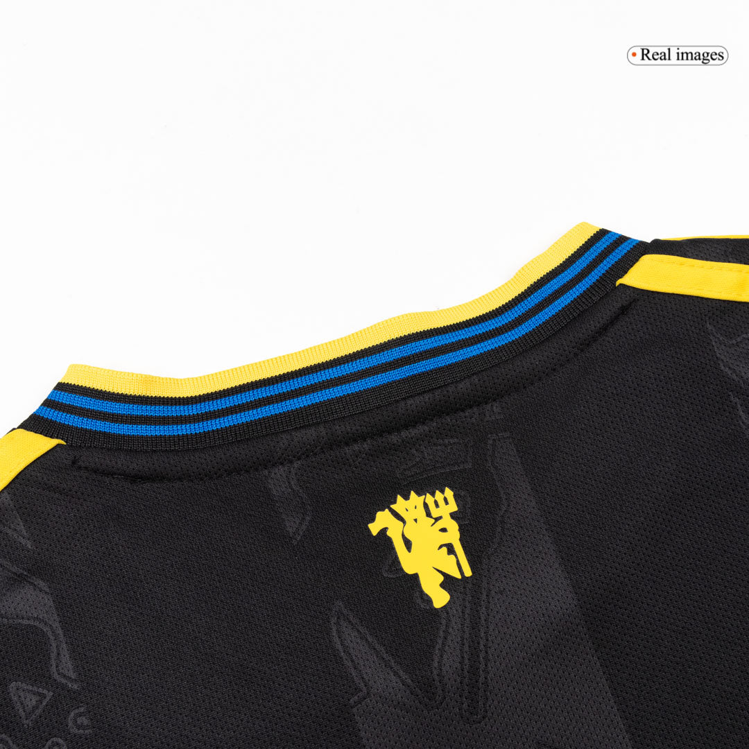 Kit de fútbol infantil de visitante del Manchester United (Kit, pantalón corto y calcetines) 2025/26