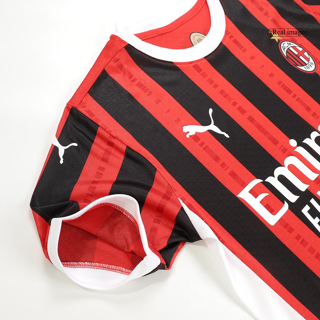 Camiseta de fútbol local auténtica del AC Milan 2024/25