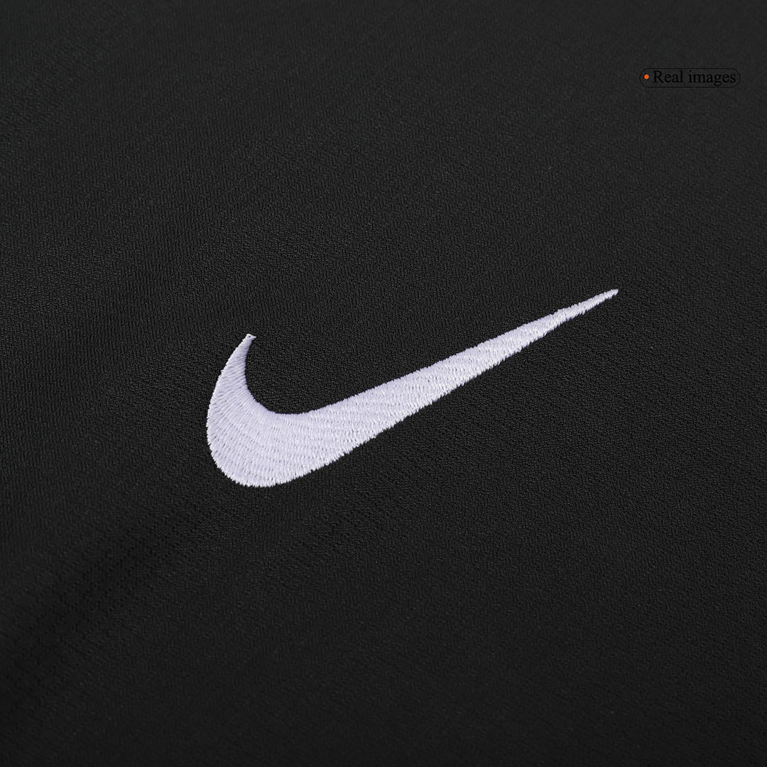 Kit de visitante del Liverpool (camiseta y pantalones cortos)
