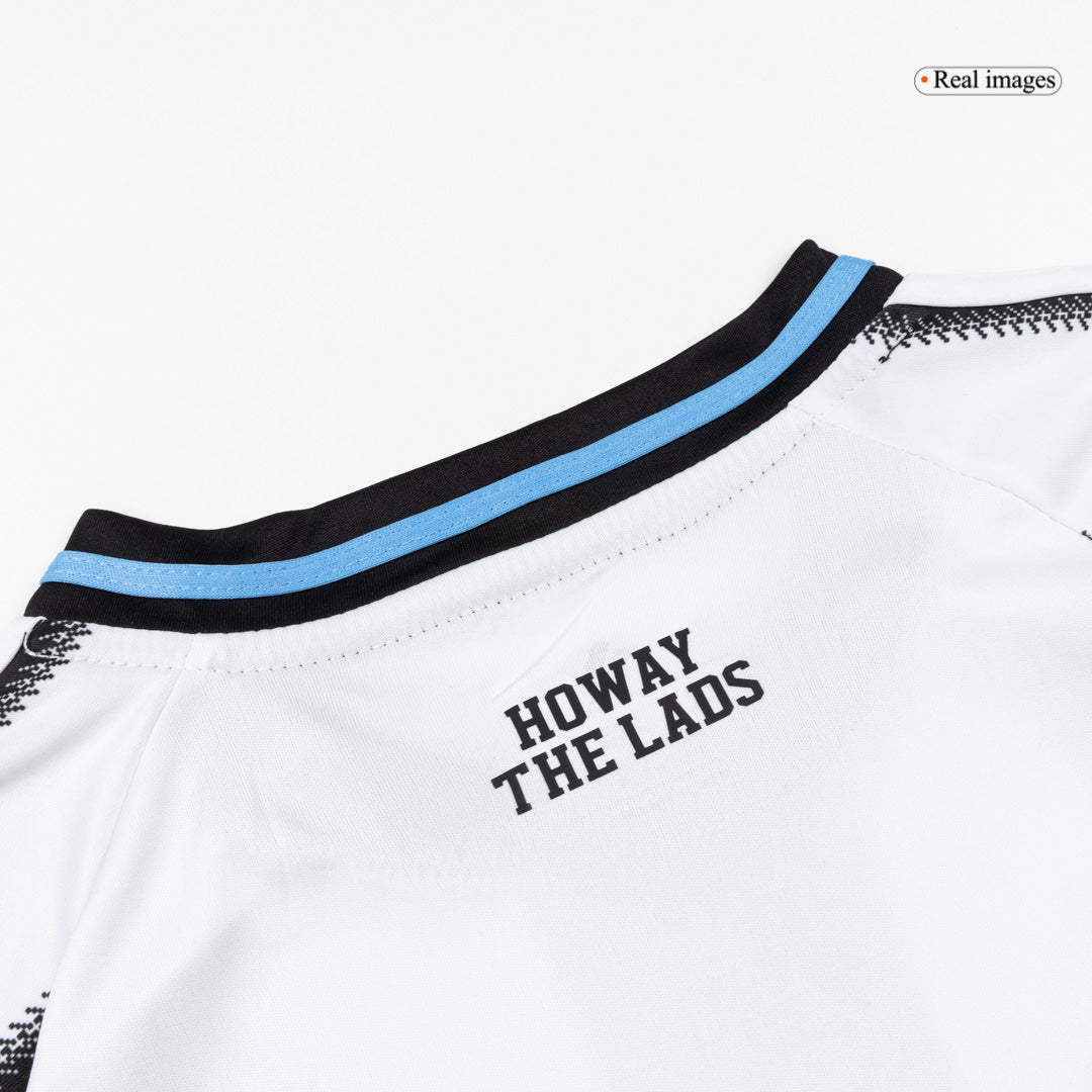 Kit de fútbol local del Newcastle United para niños (Kit y pantalón corto) 2025/26