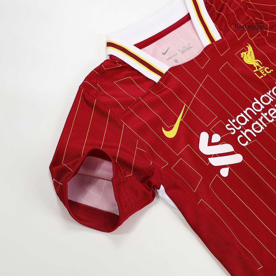 Kit infantil de local del Liverpool 2024/25 (camiseta, pantalón corto y medias)