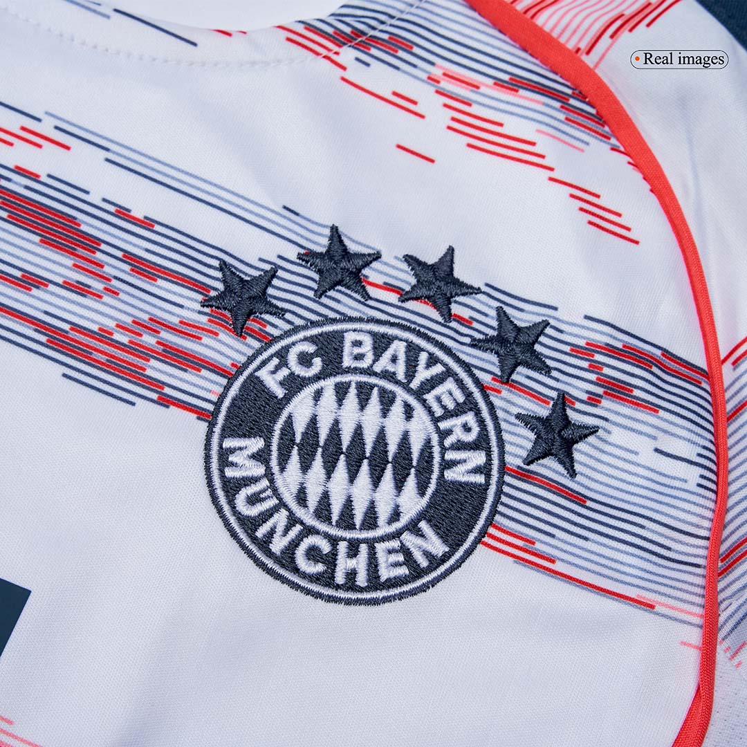 Kit de visitante del Bayern Múnich para niño (camiseta, pantalón corto y calcetines) 2025/26, color blanco