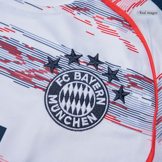 Kit de visitante del Bayern Múnich para niño (camiseta, pantalón corto y calcetines) 2025/26, color blanco