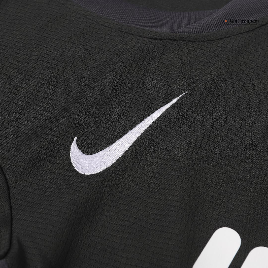 Kit de fútbol visitante del Liverpool para niños (camiseta y pantalón corto)
