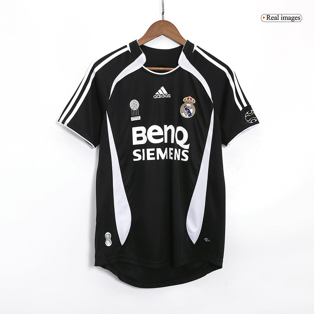 Camiseta de fútbol vintage de visitante del Real Madrid 2006/07