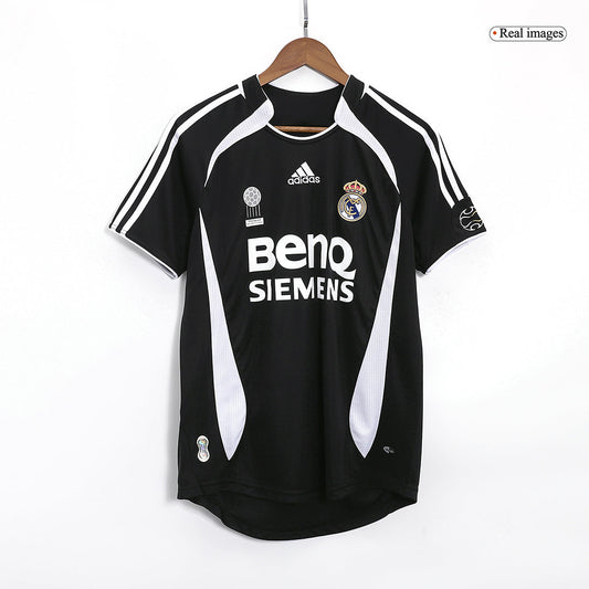 Camiseta de fútbol vintage de visitante del Real Madrid 2006/07