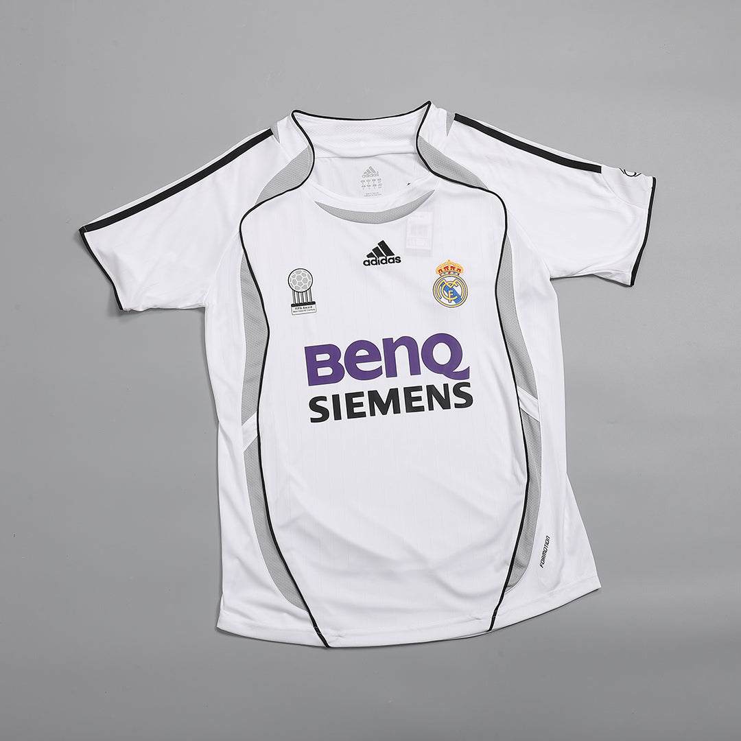 Camiseta de fútbol vintage del Real Madrid RAUL #7 Local 2006/07