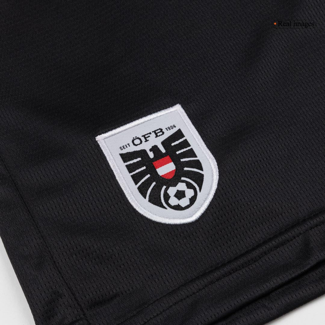 Equipación infantil de la selección de fútbol de Austria (camiseta + pantalón corto) para el Mundial de 2026, color rojo.