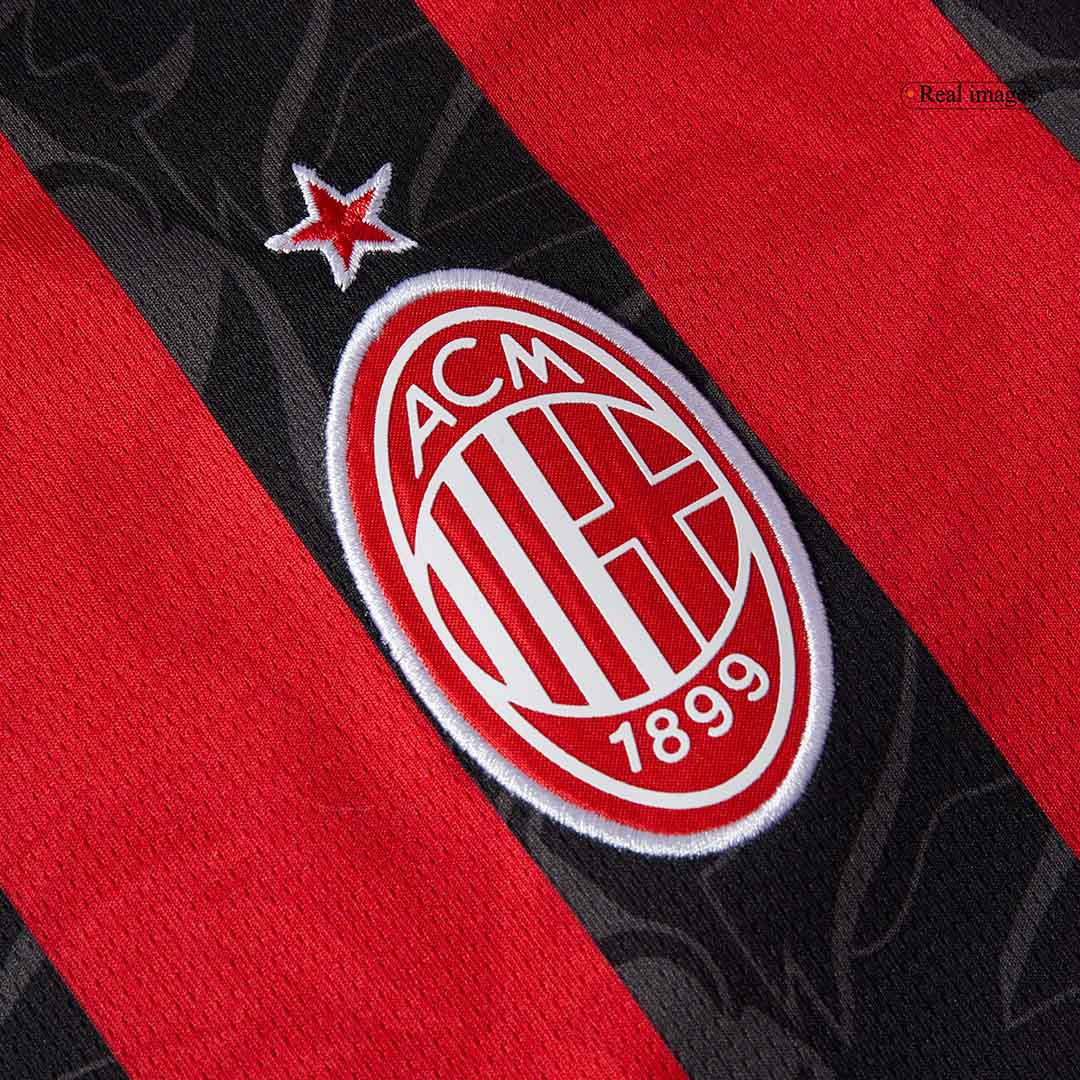 Kit de camiseta de fútbol local del AC Milan (camiseta, pantalones cortos y calcetines) 2025/26