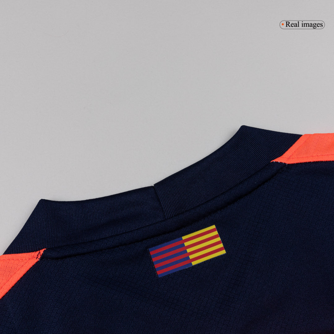 Kit de fútbol infantil de visitante del Barcelona (camiseta, pantalón corto y medias) 2025/26