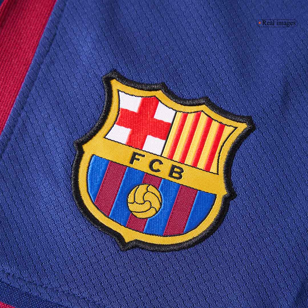 Kit de fútbol local del Barcelona (Kit, pantalón corto y medias) 2025/26, rojo y azul