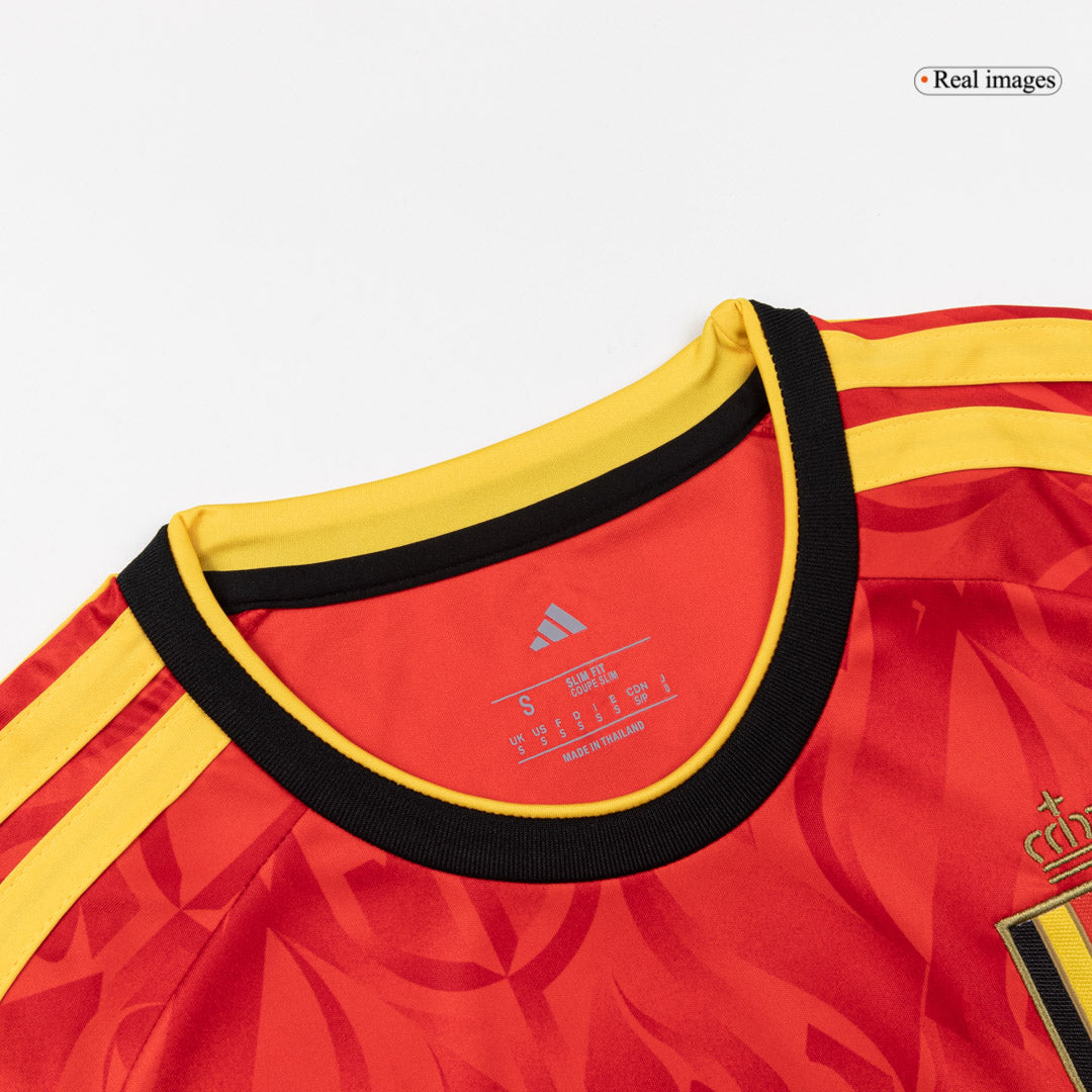 Equipación local de la selección hombre de Bélgica (camiseta + pantalón corto) para el Mundial 2026.