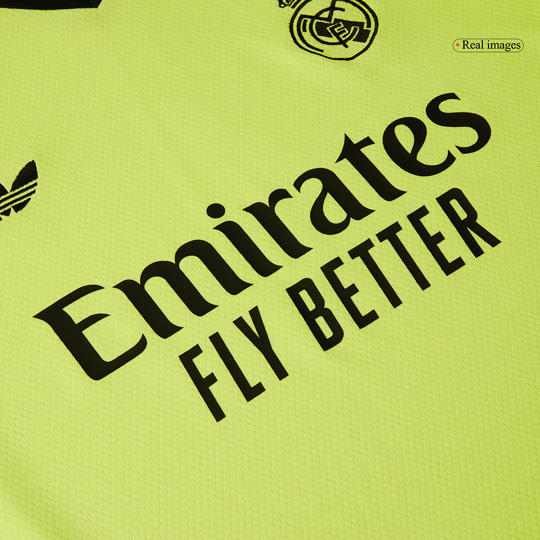 Camiseta de fútbol de la tercera equipación del Real Madrid