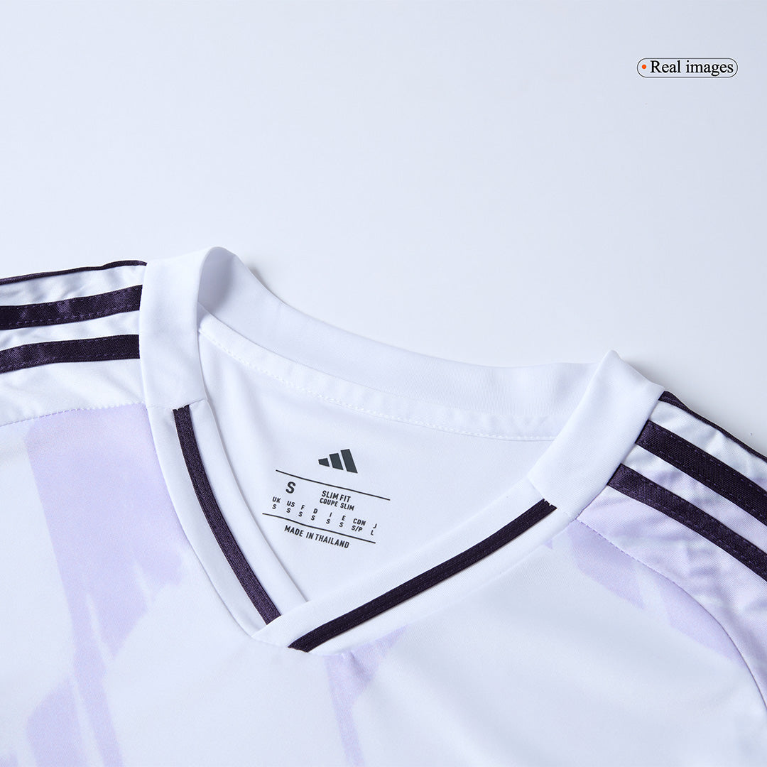 Kit de visitante del Manchester United (camiseta y pantalón corto) 2025/26, color blanco