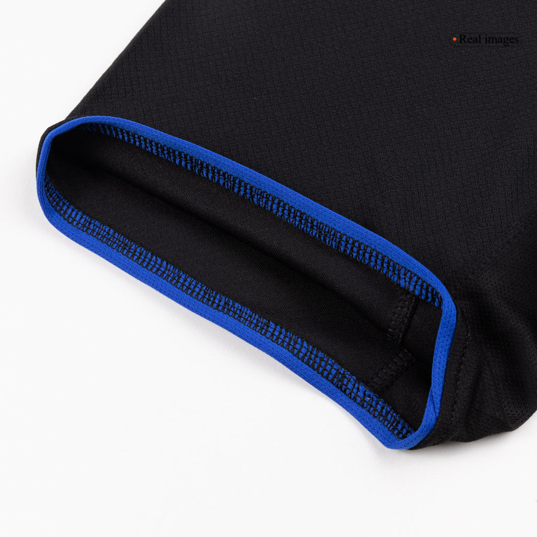 Kit de fútbol visitante del Chelsea (camiseta, pantalones cortos y calcetines) 2025/26