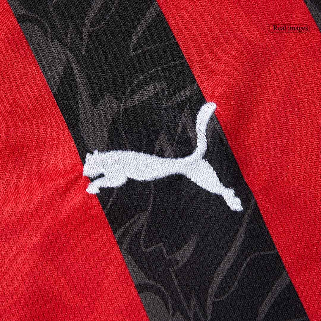 Kit de camiseta de fútbol local del AC Milan (camiseta, pantalones cortos y calcetines) 2025/26