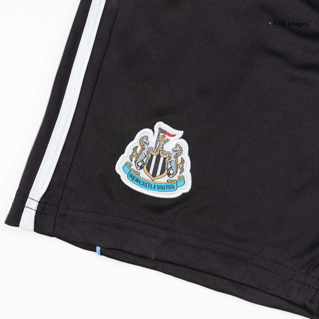 Kit de fútbol local del Newcastle United para niños (Kit y pantalón corto) 2025/26