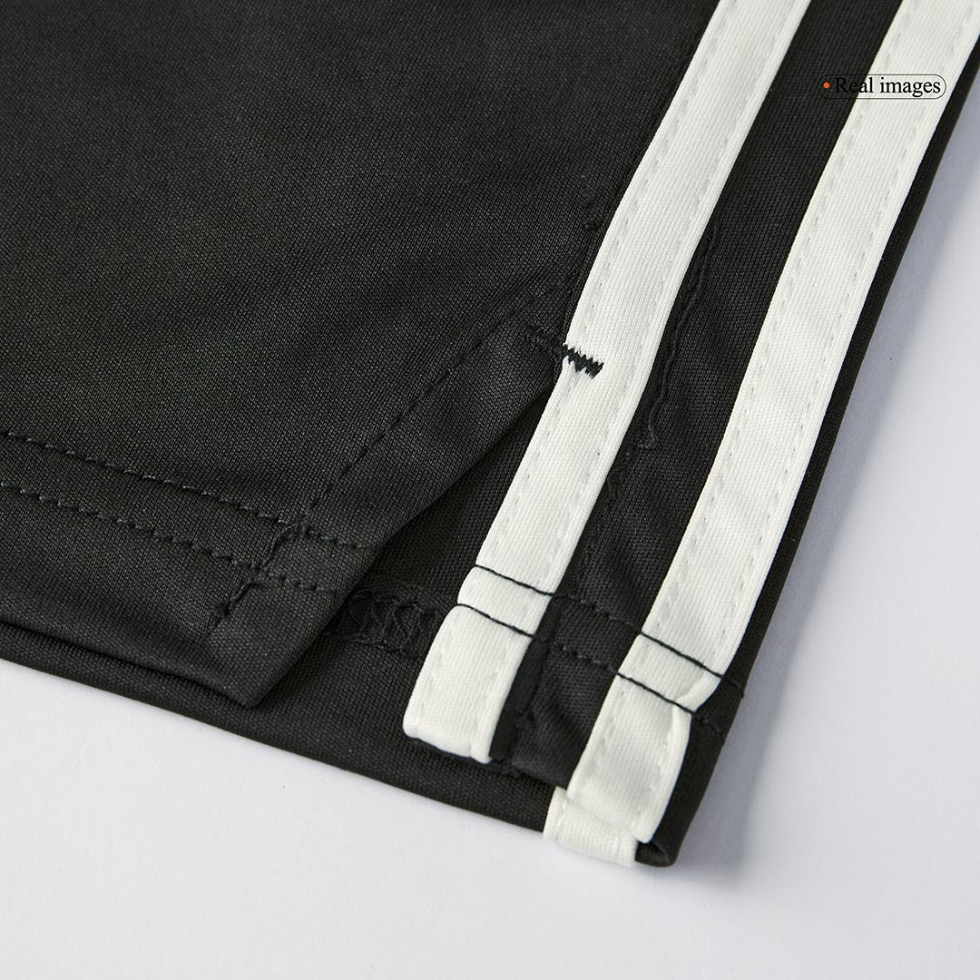 Kit de fútbol de visitante del Manchester United (camiseta, pantalón corto y calcetines)