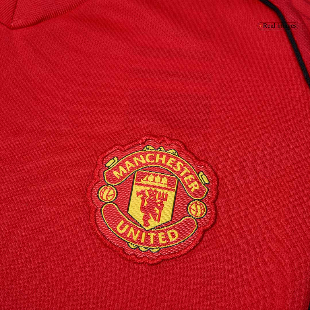 Kit de fútbol local del Manchester United para niños (Kit, pantalón corto y calcetines) 2025/26
