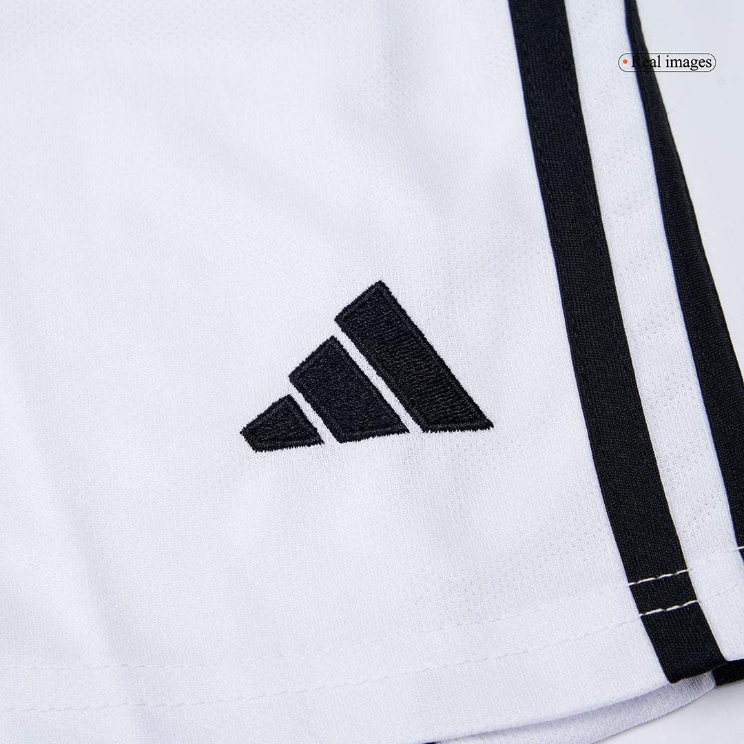Kit de fútbol local del Manchester United para niños (Kit, pantalón corto y calcetines) 2025/26