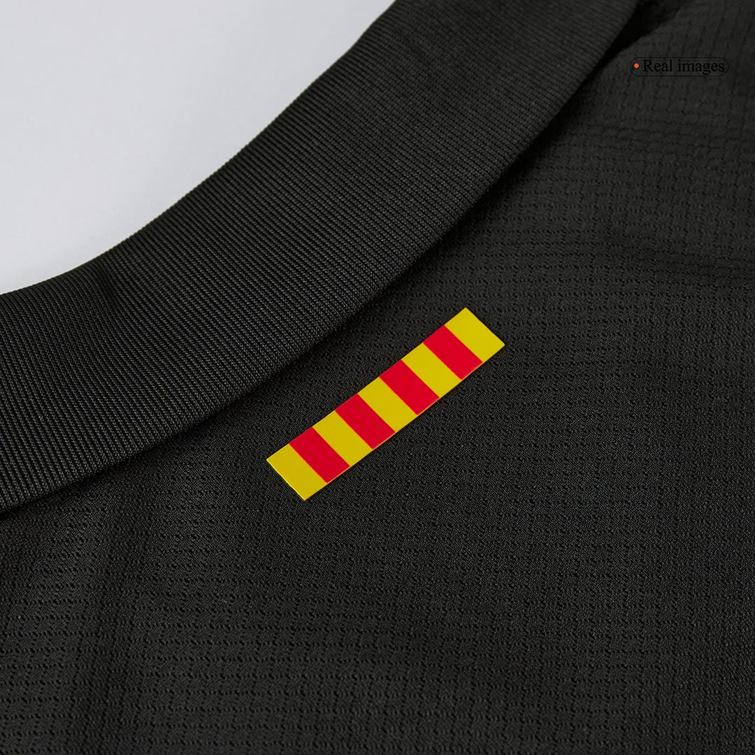 Kit de visitante del Barcelona (Kit, pantalón corto y medias) 2024/25