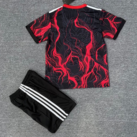 Conjunto infantil rojo especial del Real Madrid 25/26