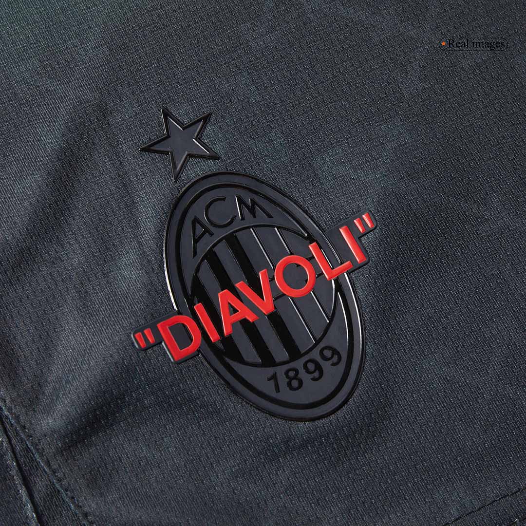 Kit de fútbol visitante del AC Milan (Kit y pantalón corto) 2024/25, verde y negro