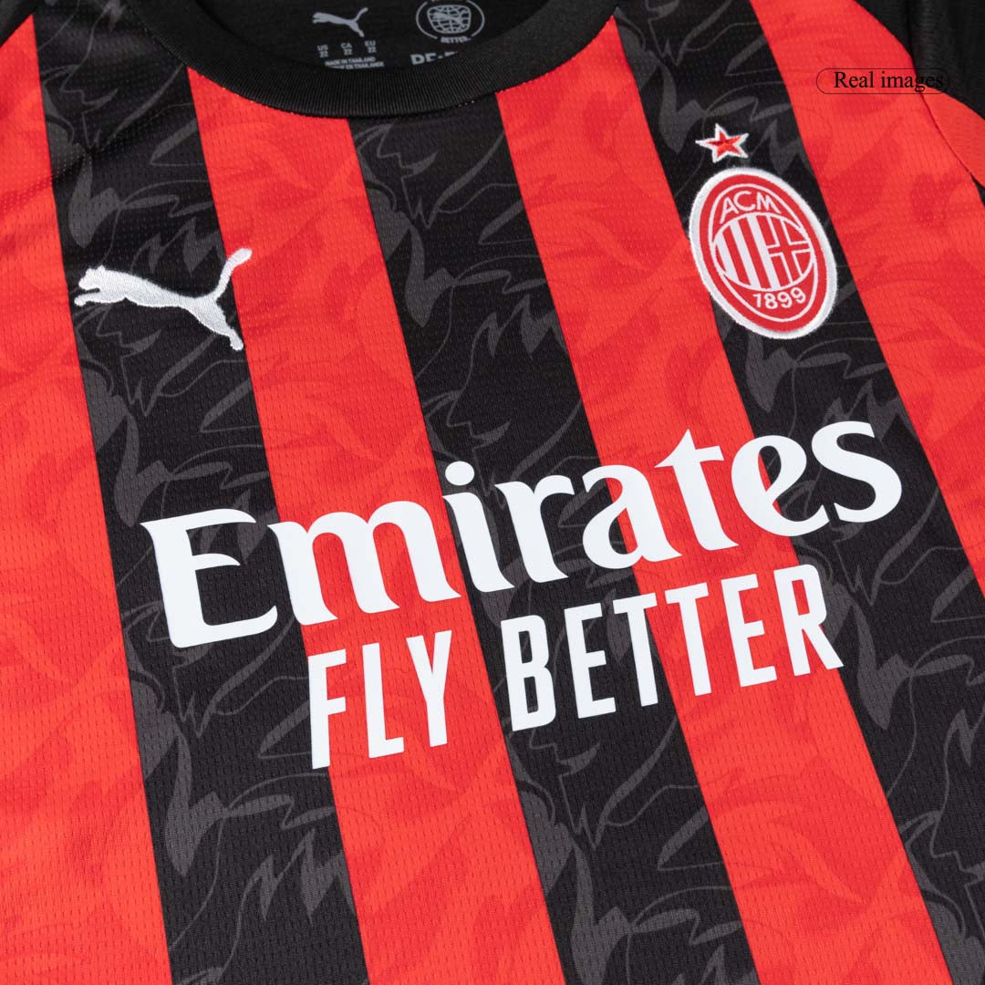 Kit de camiseta de fútbol local del AC Milan para niño (camiseta, pantalón corto y calcetines) 2025/26, rojo y negro