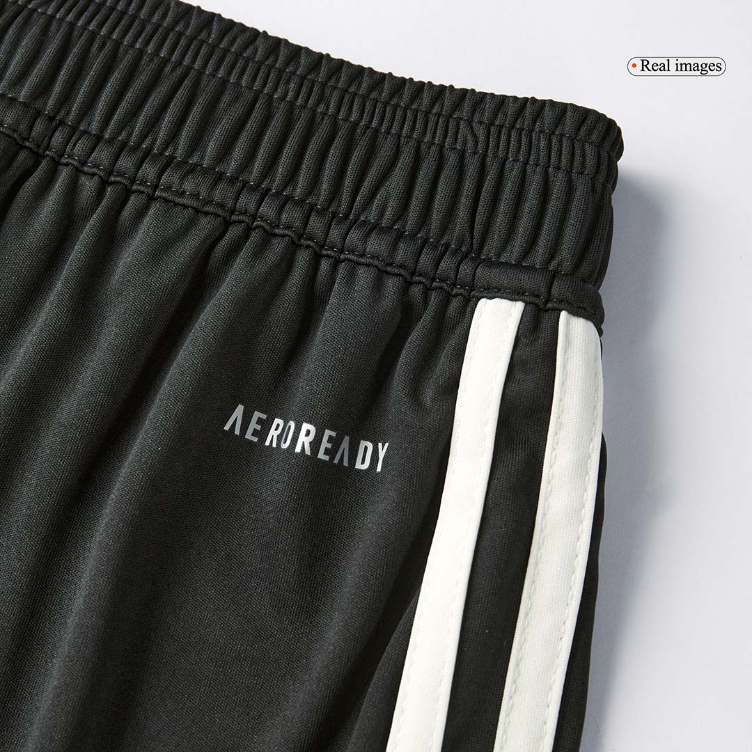 Kit de fútbol de visitante del Manchester United (camiseta, pantalón corto y calcetines)
