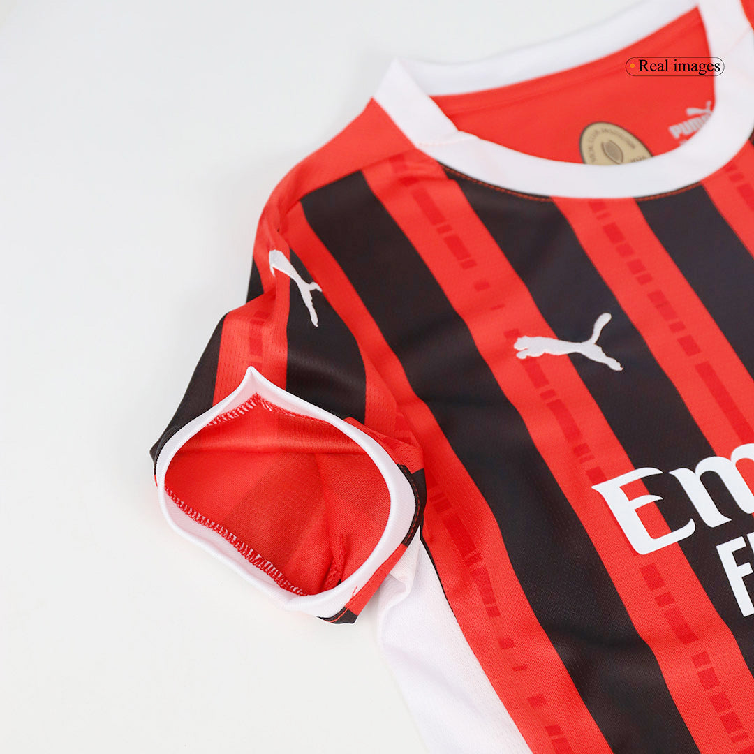 Kit de fútbol local del AC Milan para niño (Kit y pantalón corto) 2024/25