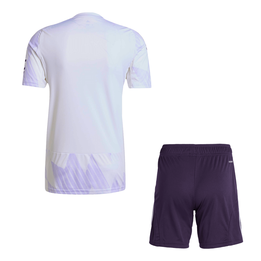 Kit de visitante del Manchester United (camiseta y pantalón corto) 2025/26, color blanco