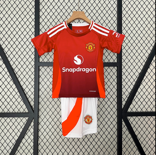 Kit infantil del Manchester United 24/25