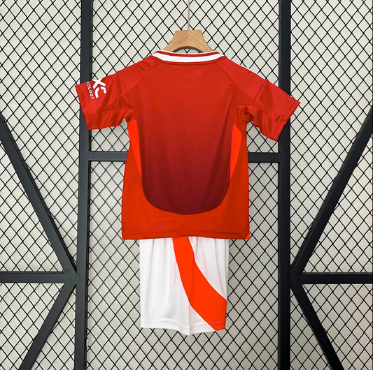 Kit infantil del Manchester United 24/25