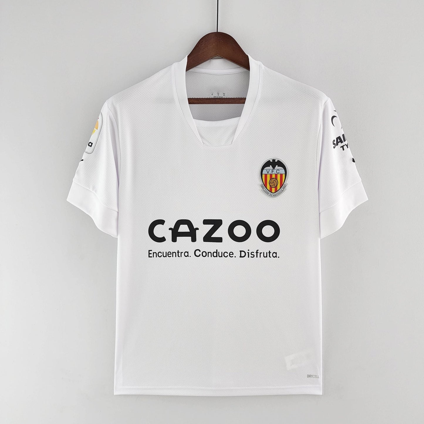 Equipación local del Valencia 2022/23