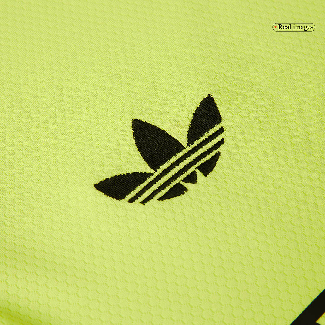 Camiseta de fútbol de la tercera equipación del Real Madrid