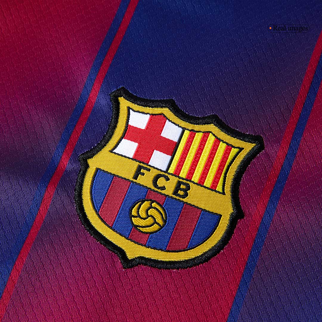 Kit de fútbol local del Barcelona para niños (camiseta, pantalón corto y calcetines) 2025/26 (rojo y azul)