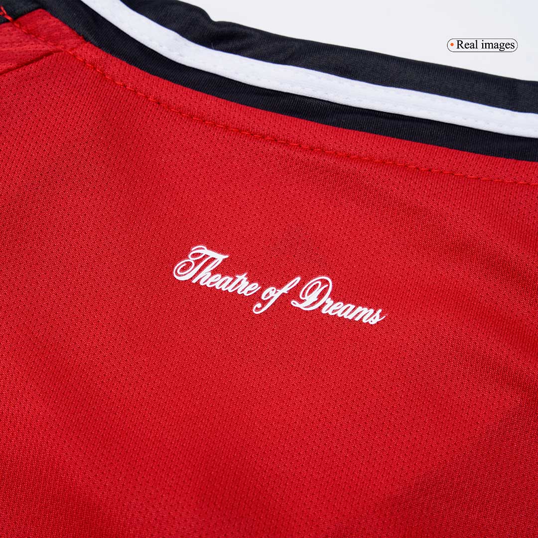 Kit de fútbol local del Manchester United para niños (Kit, pantalón corto y calcetines) 2025/26