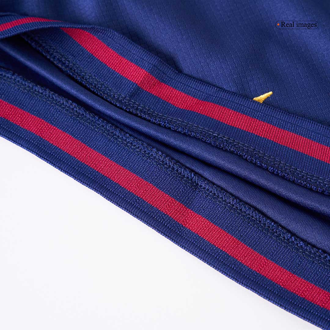 Kit de fútbol local del Barcelona (Kit, pantalón corto y medias) 2025/26, rojo y azul