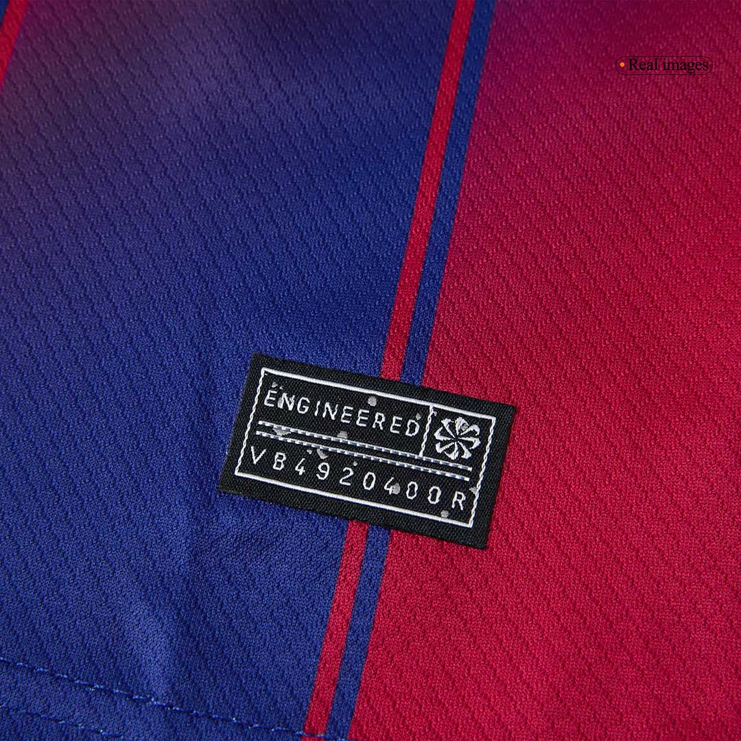 Kit de fútbol local del Barcelona para niños (camiseta, pantalón corto y calcetines) 2025/26 (rojo y azul)